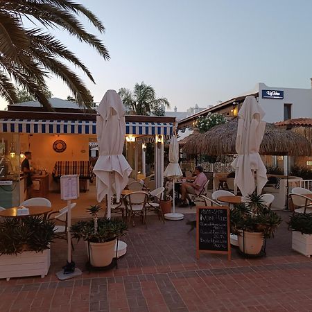 Uzhan Beach Hotel Bitez Bagian luar foto