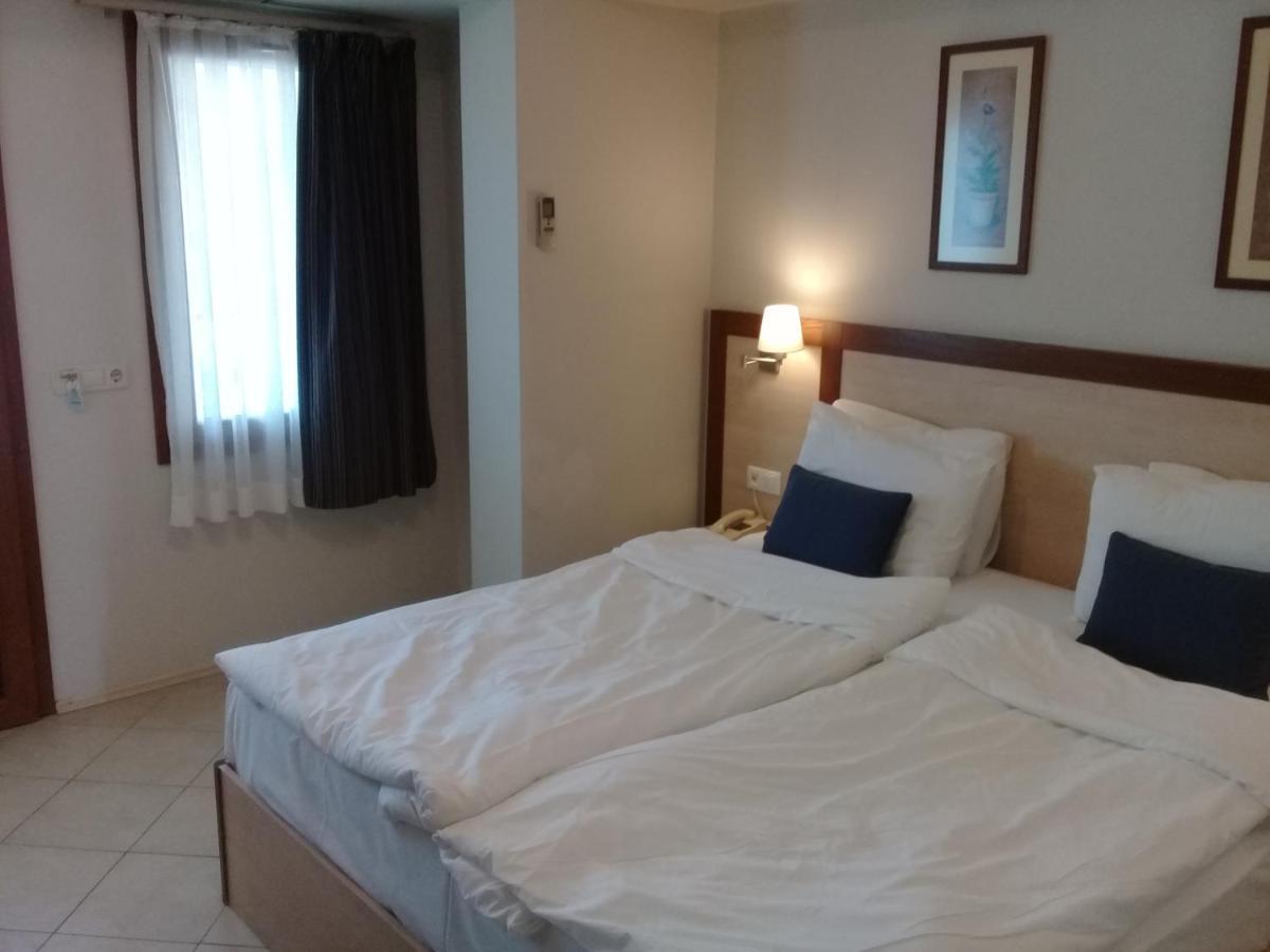 Uzhan Beach Hotel Bitez Bagian luar foto