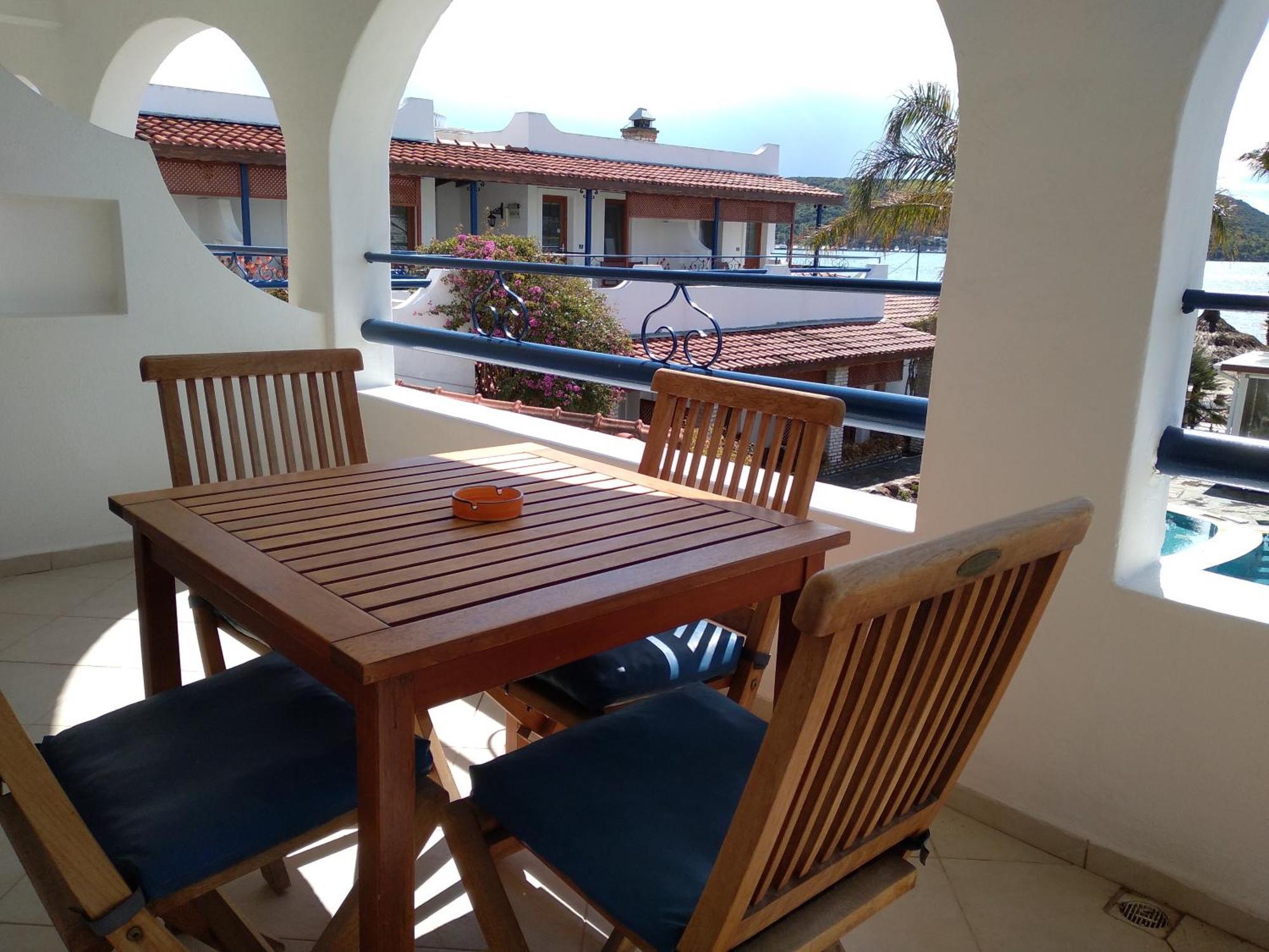 Uzhan Beach Hotel Bitez Bagian luar foto