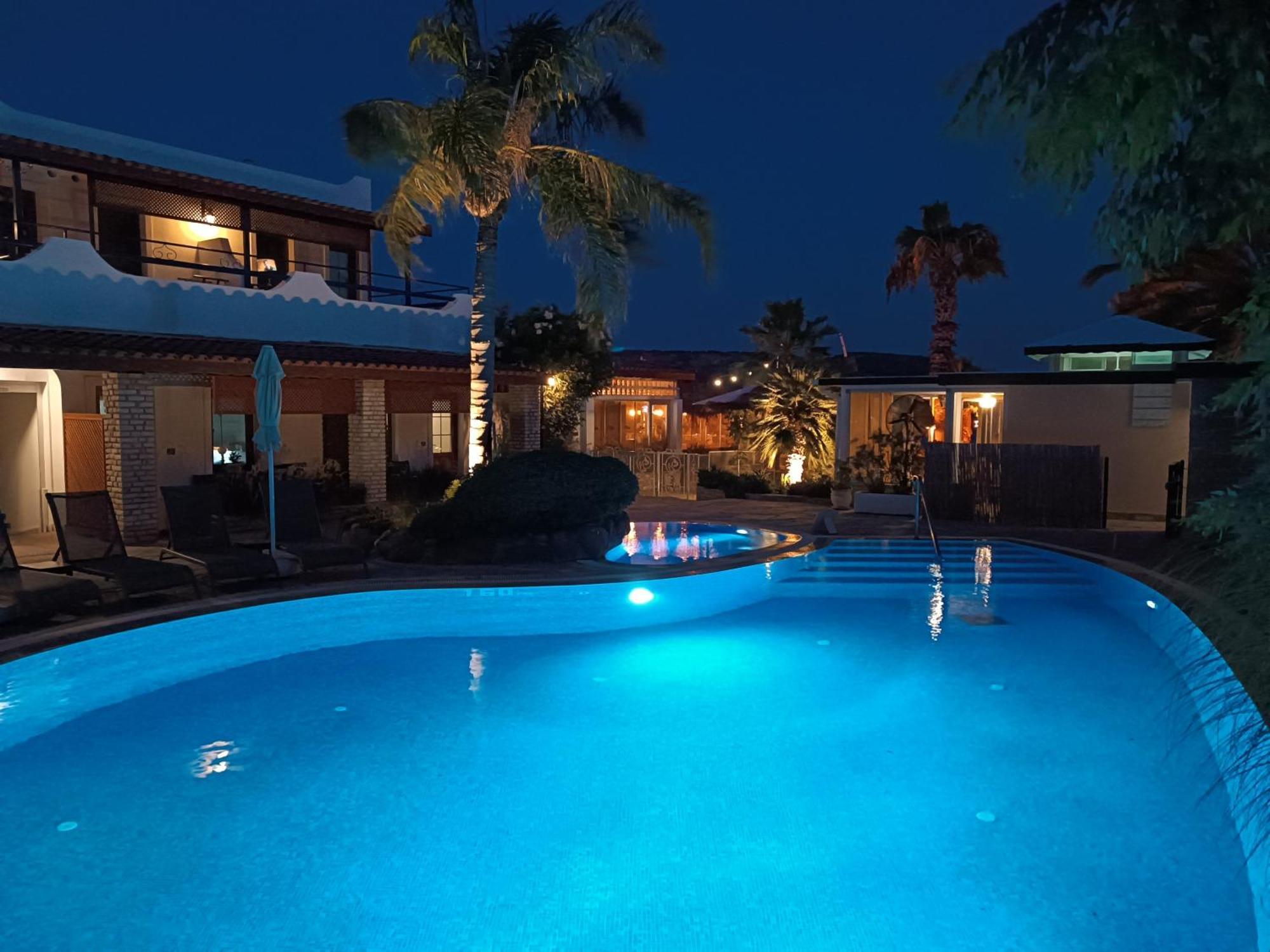 Uzhan Beach Hotel Bitez Bagian luar foto