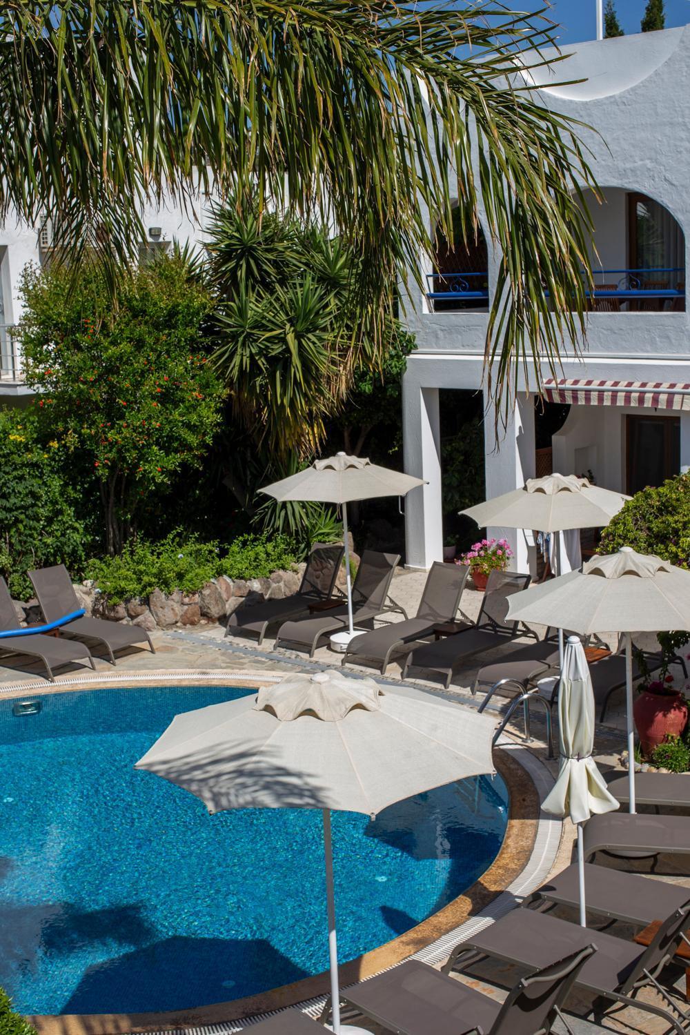 Uzhan Beach Hotel Bitez Bagian luar foto