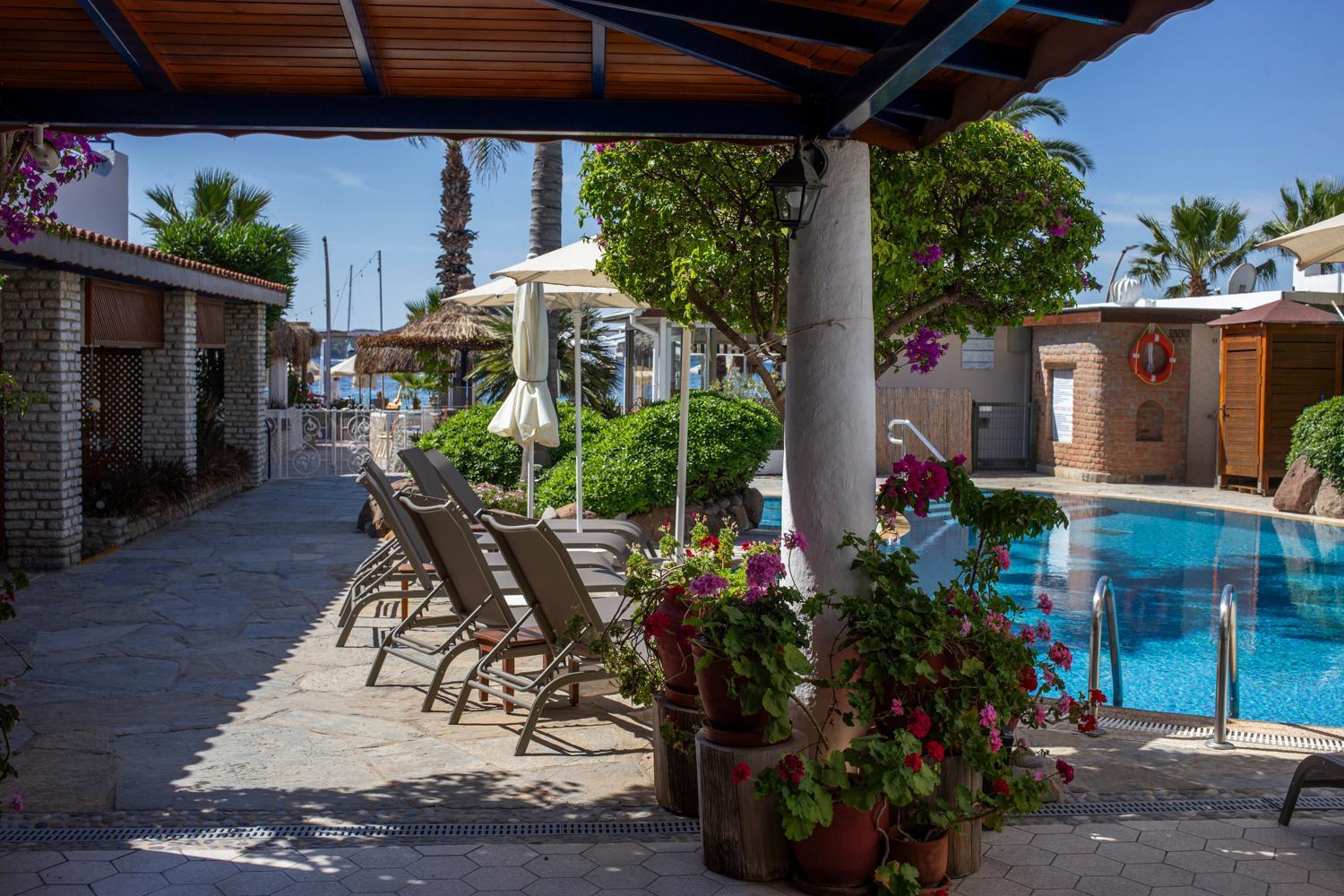 Uzhan Beach Hotel Bitez Bagian luar foto
