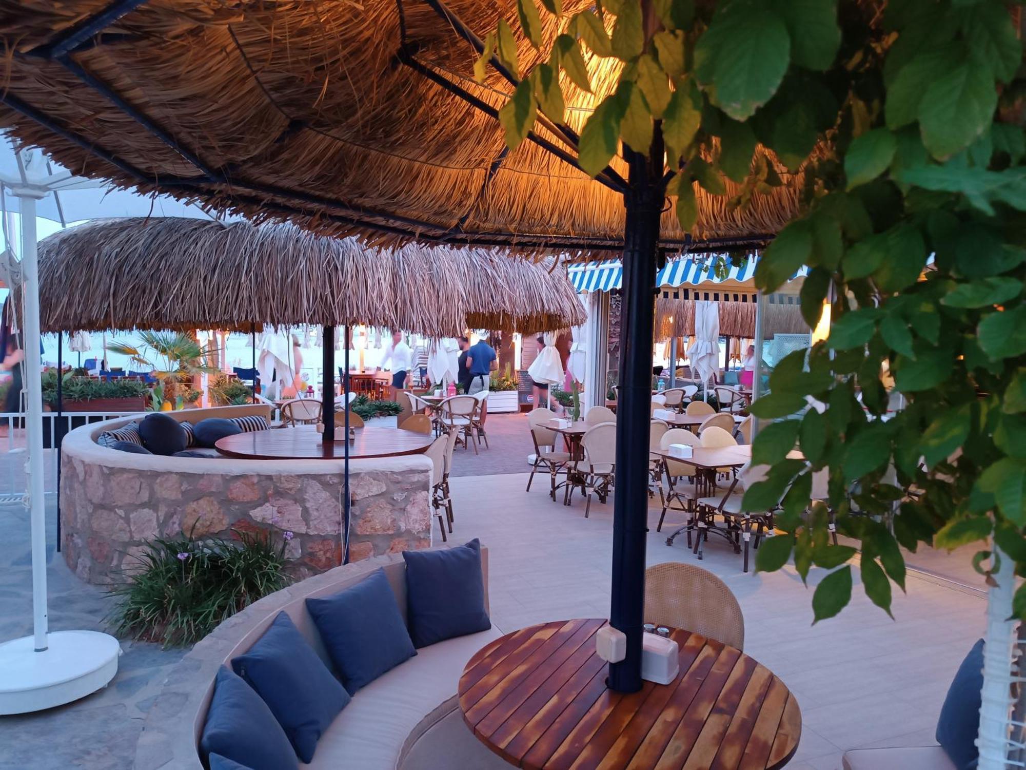 Uzhan Beach Hotel Bitez Bagian luar foto