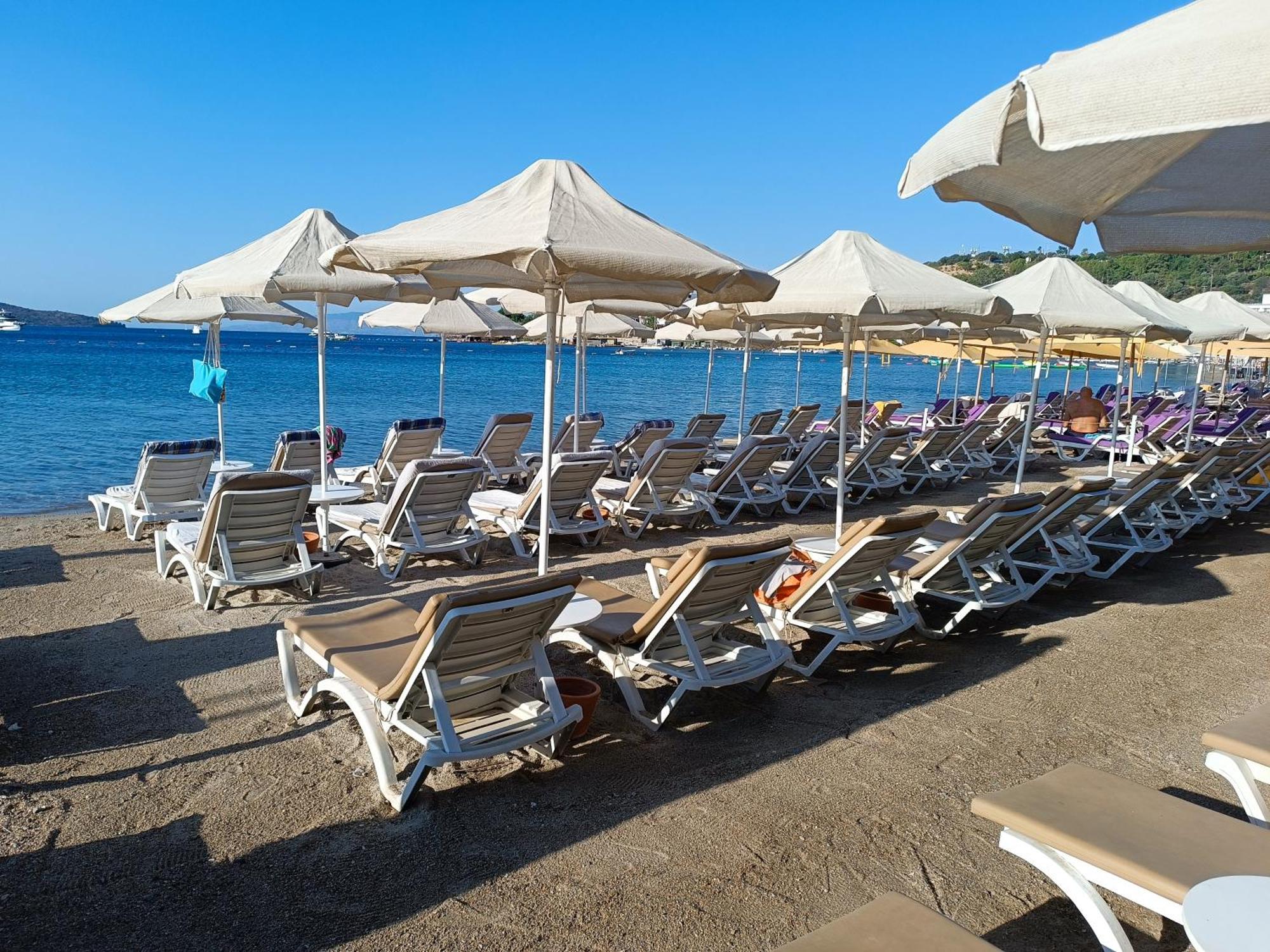 Uzhan Beach Hotel Bitez Bagian luar foto