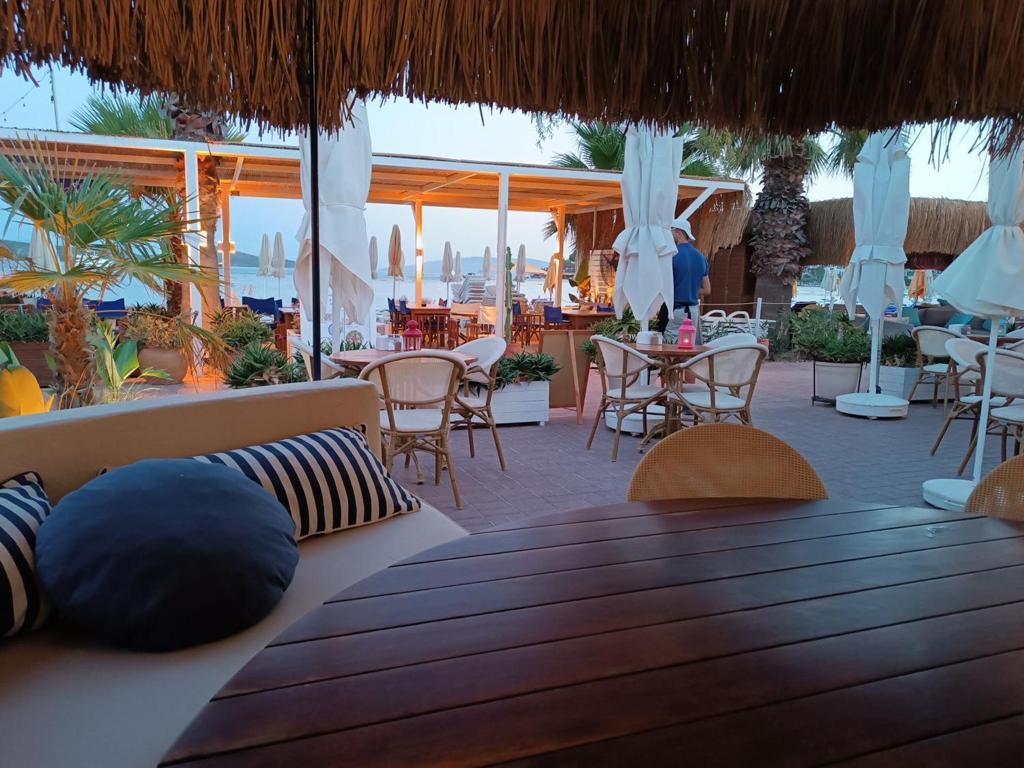 Uzhan Beach Hotel Bitez Bagian luar foto