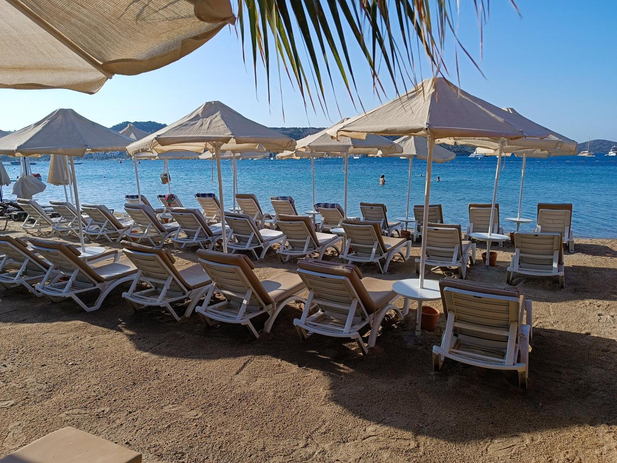 Uzhan Beach Hotel Bitez Bagian luar foto