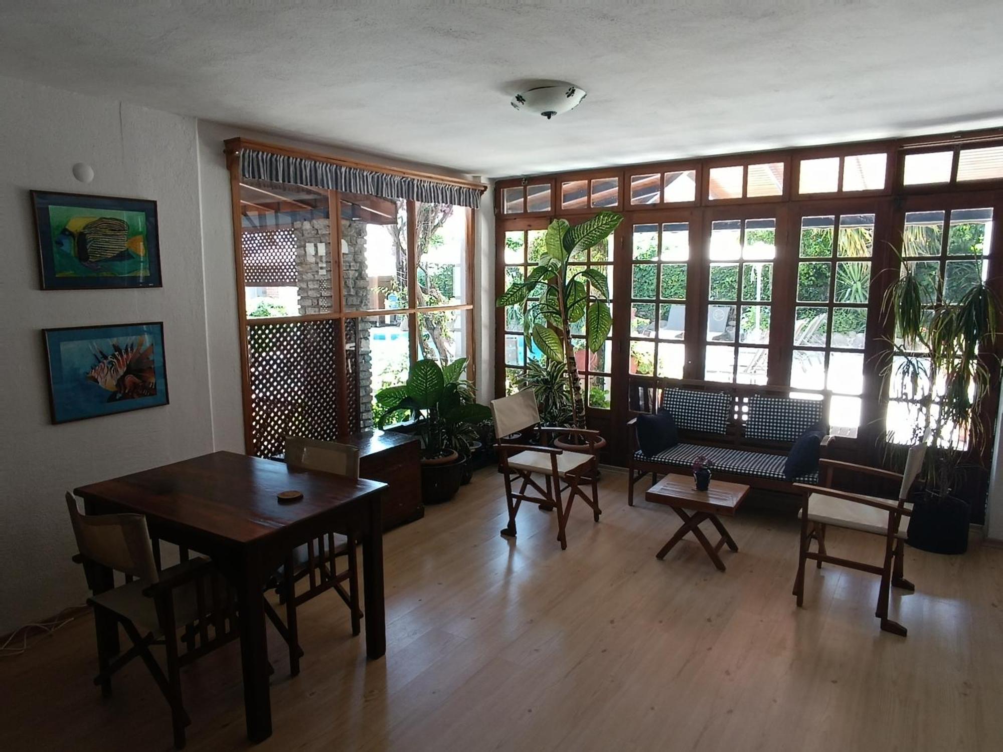 Uzhan Beach Hotel Bitez Bagian luar foto